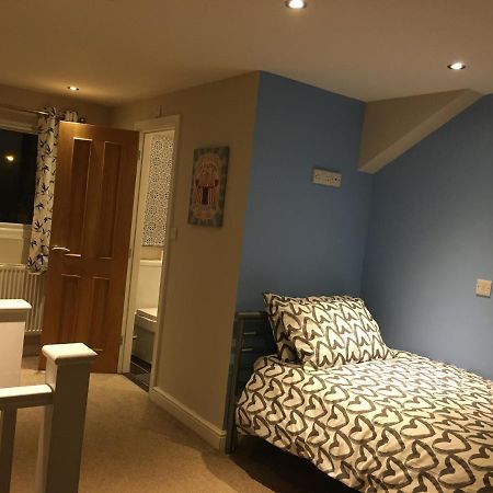 Derby Pride Park Private Ensuite Room- 2 Beds- Free Parking Exterior photo