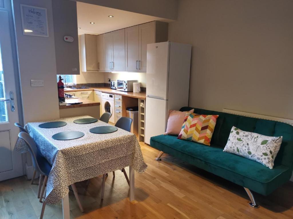 Derby Pride Park Private Ensuite Room- 2 Beds- Free Parking Exterior photo