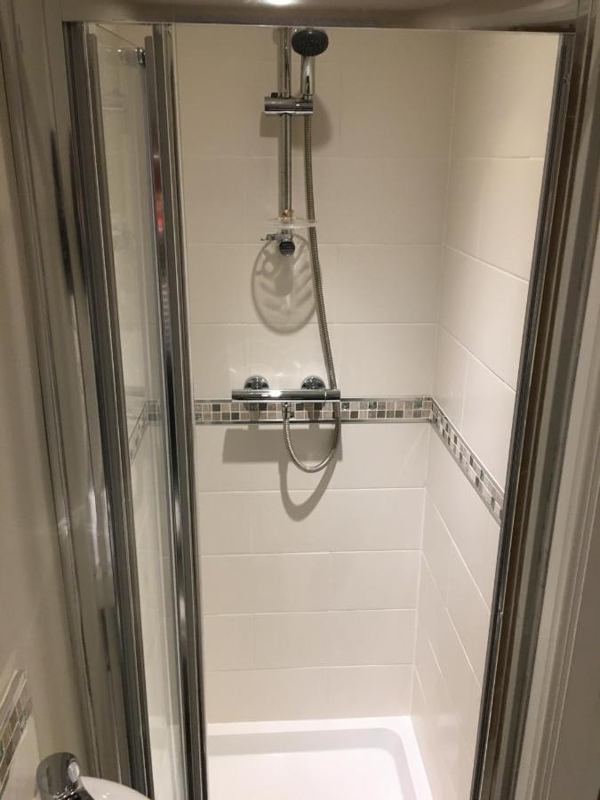 Derby Pride Park Private Ensuite Room- 2 Beds- Free Parking Exterior photo