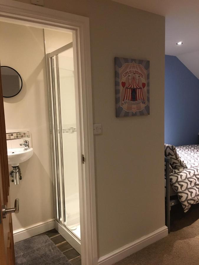 Derby Pride Park Private Ensuite Room- 2 Beds- Free Parking Exterior photo