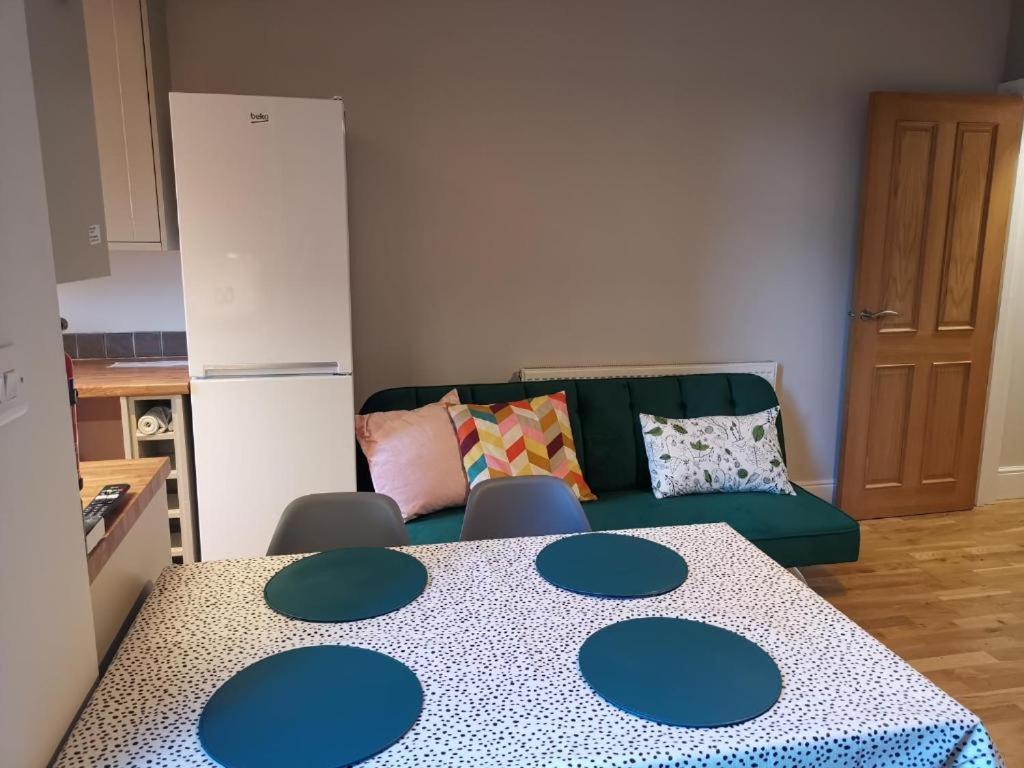Derby Pride Park Private Ensuite Room- 2 Beds- Free Parking Exterior photo