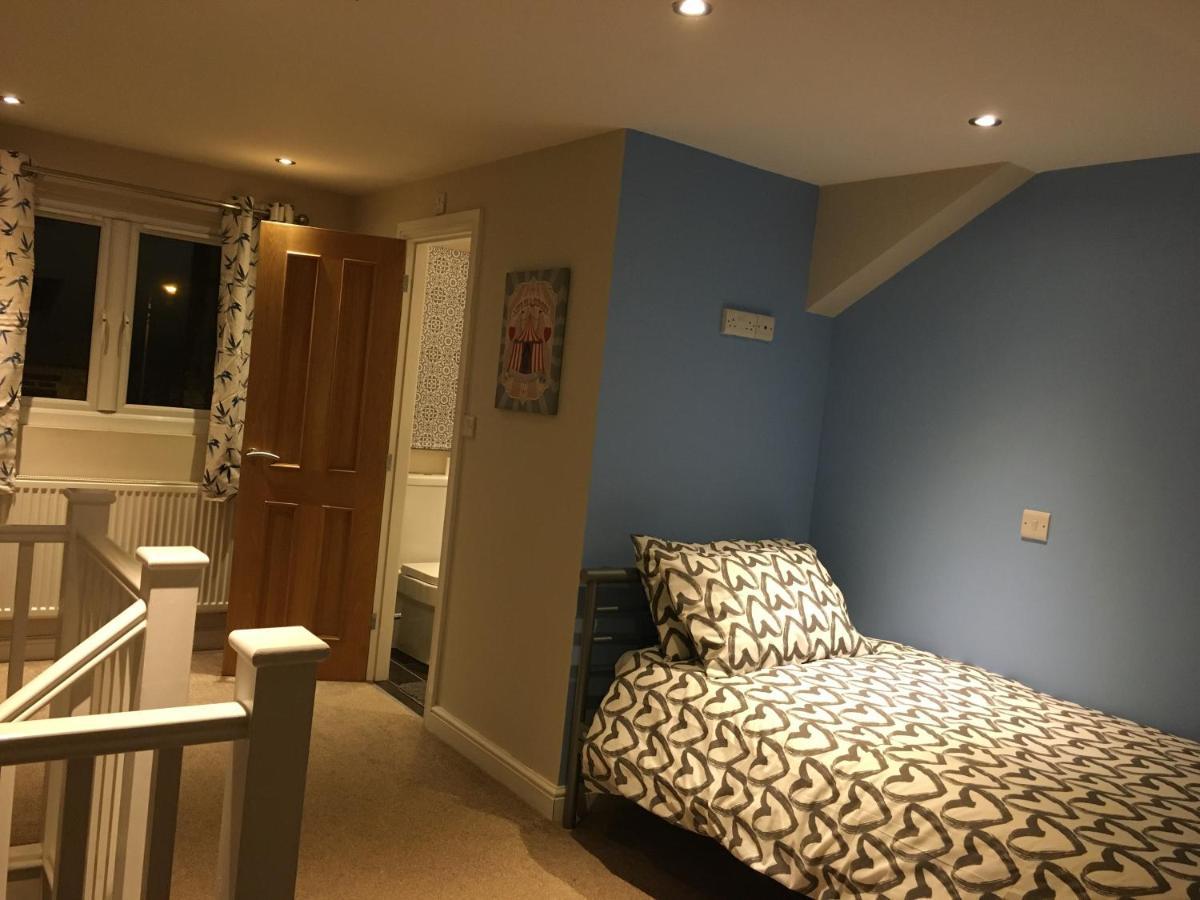 Derby Pride Park Private Ensuite Room- 2 Beds- Free Parking Exterior photo