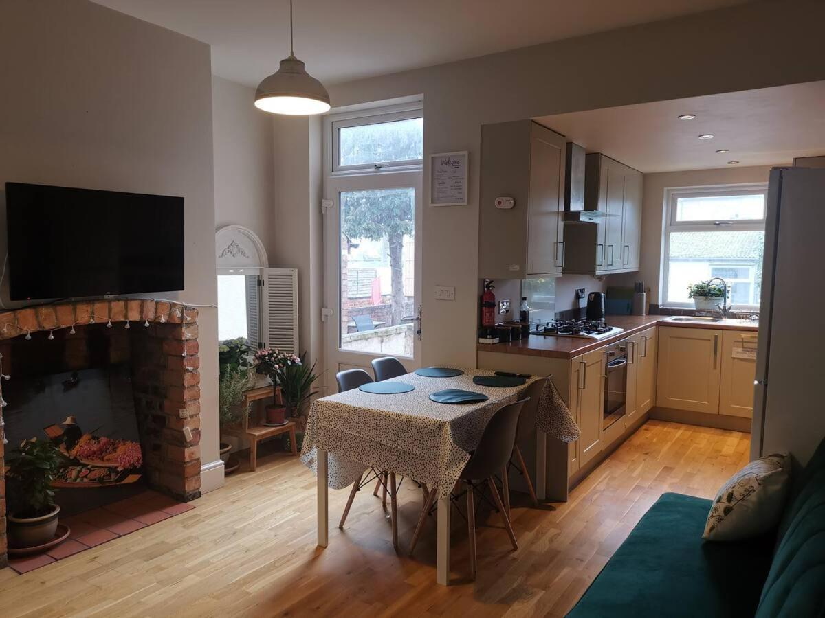 Derby Pride Park Private Ensuite Room- 2 Beds- Free Parking Exterior photo